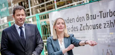 &bdquo;Ich bin der erste Finanzminister, der sagt: Das Geld muss unter die Leute&ldquo;, sagt Klingbeil