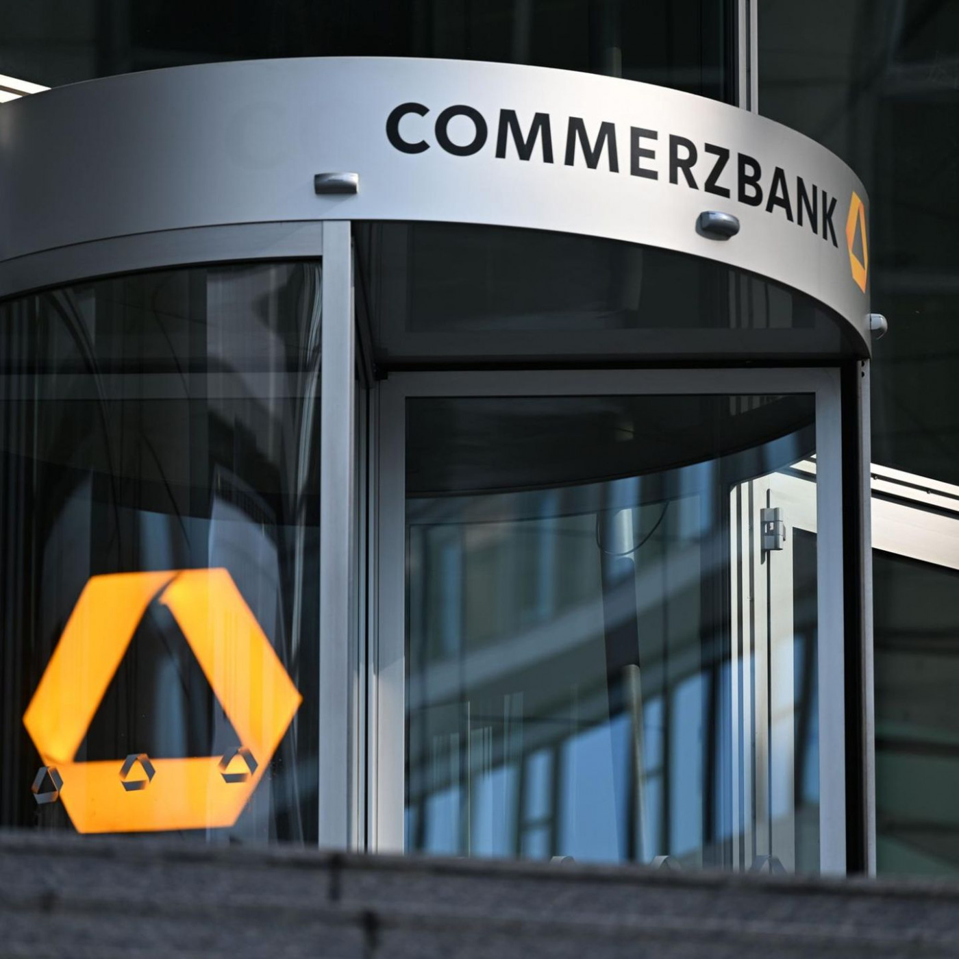 Commerzbank streicht erneut Tausende Jobs &ndash; und strebt mehr Gewinn an
