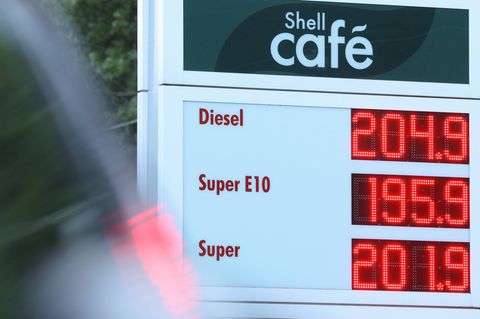Diesel kostet wieder mehr als 2 Euro &ndash; Super ist fast genauso teuer